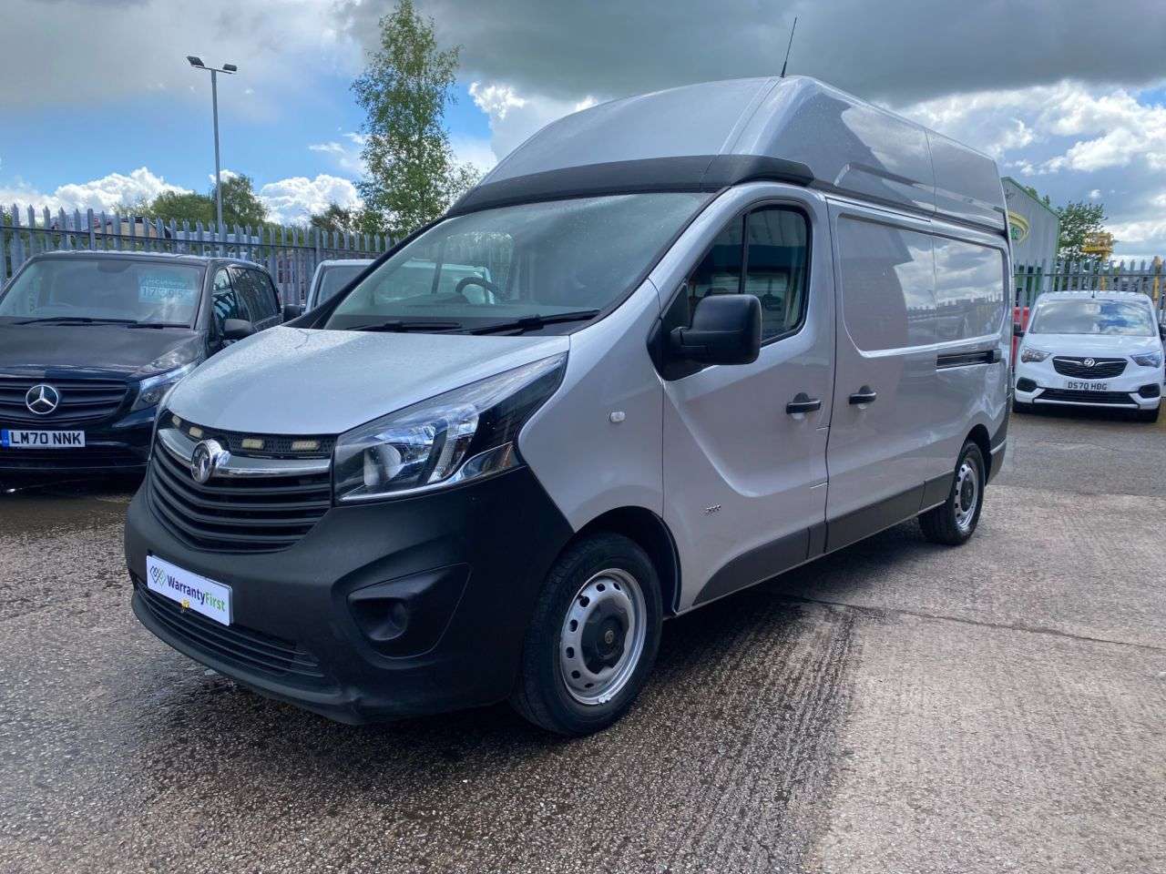 A 2018 VAUXHALL VIVARO 1.6 CDTi LWB HIGH ROOF L2 H2 Euro 6 (125 bhp) IDEAL CAMPER VAN A 2018 VAUXHALL VIVARO 1.6 CDTi LWB HIGH ROOF L2 H2 Euro 6 (125 bhp) IDEAL CAMPER VAN