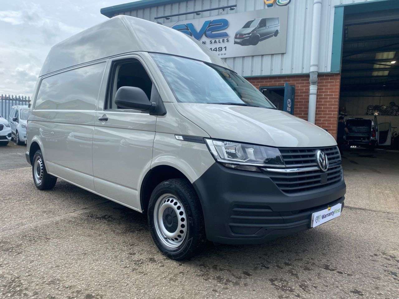 A 2021 VOLKSWAGEN TRANSPORTER 2.0 TDI T32 LWB HIGH ROOF (110 bhp) WITH AIR CON IN ASCOT GREY 74K MILES A 2021 VOLKSWAGEN TRANSPORTER 2.0 TDI T32 LWB HIGH ROOF (110 bhp) WITH AIR CON IN ASCOT GREY 74K MILES