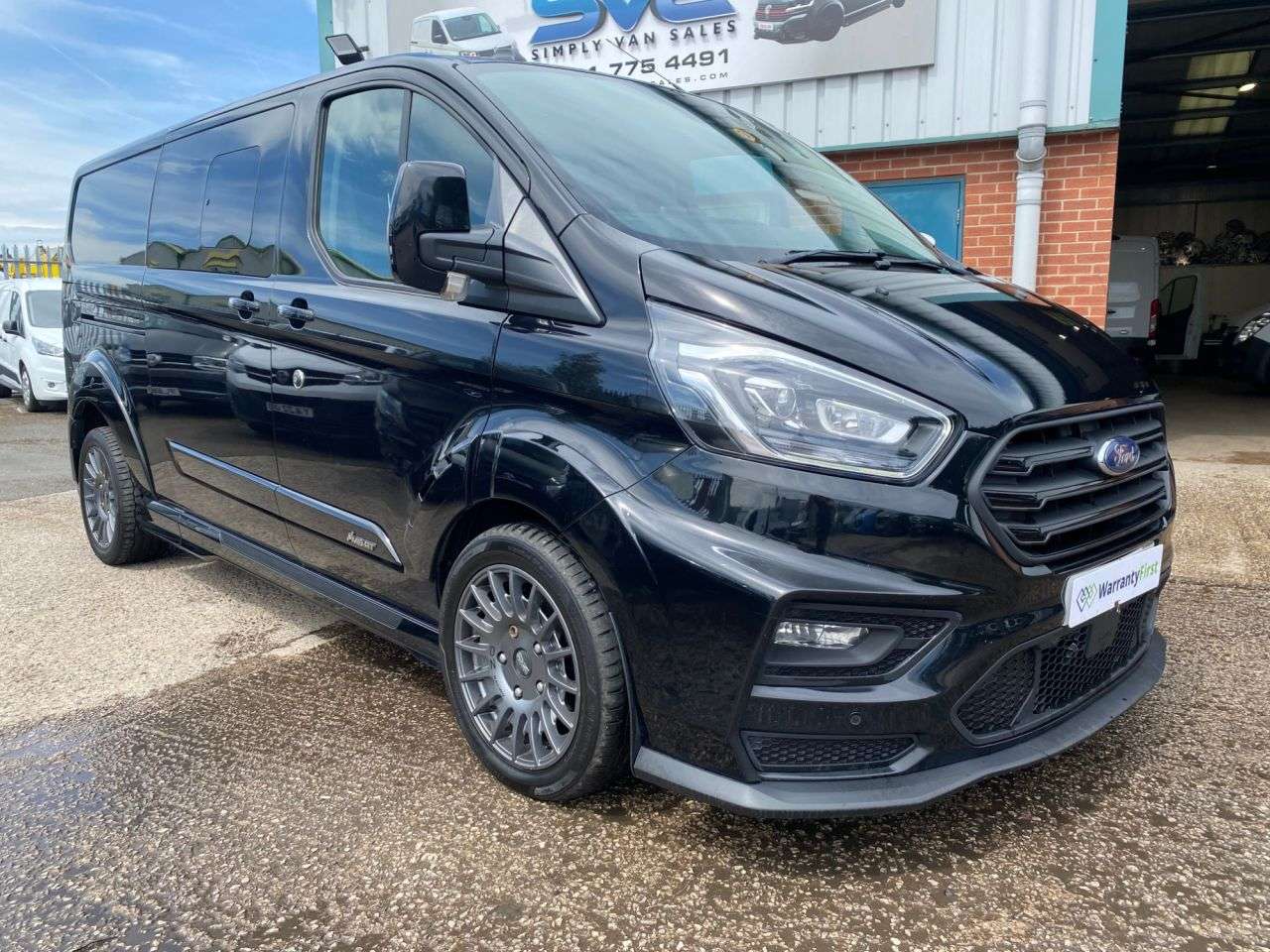 A 2022 FORD TRANSIT CUSTOM FACTORY MS-RT CREW VAN DOUBLE CAB AUTO L2 H1 EURO 6 (185bhp) IN BLACK A 2022 FORD TRANSIT CUSTOM FACTORY MS-RT CREW VAN DOUBLE CAB AUTO L2 H1 EURO 6 (185bhp) IN BLACK