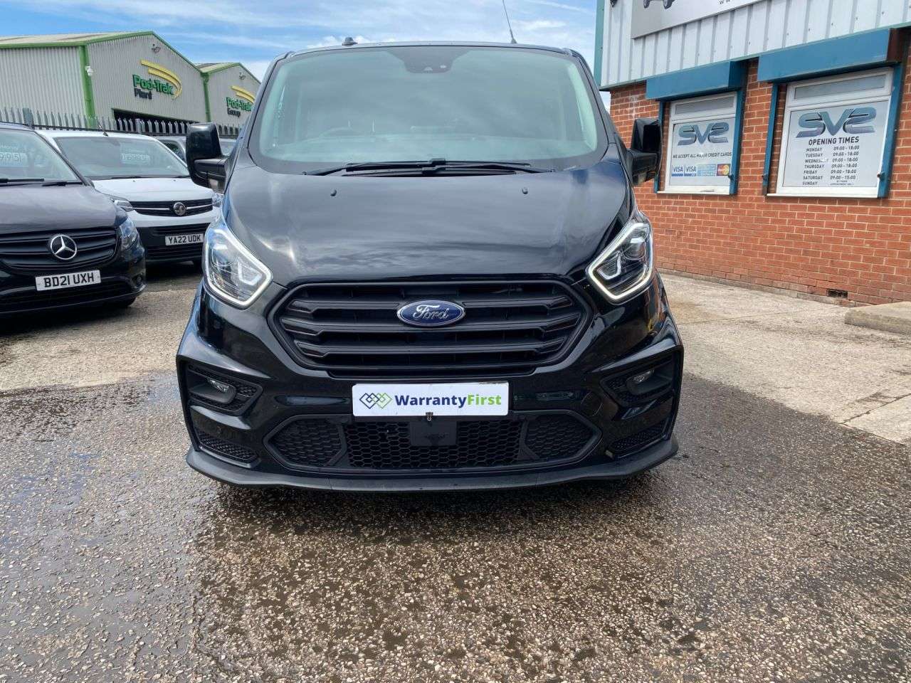 A 2022 FORD TRANSIT CUSTOM FACTORY MS-RT CREW VAN DOUBLE CAB AUTO L2 H1 EURO 6 (185bhp) IN BLACK A 2022 FORD TRANSIT CUSTOM FACTORY MS-RT CREW VAN DOUBLE CAB AUTO L2 H1 EURO 6 (185bhp) IN BLACK