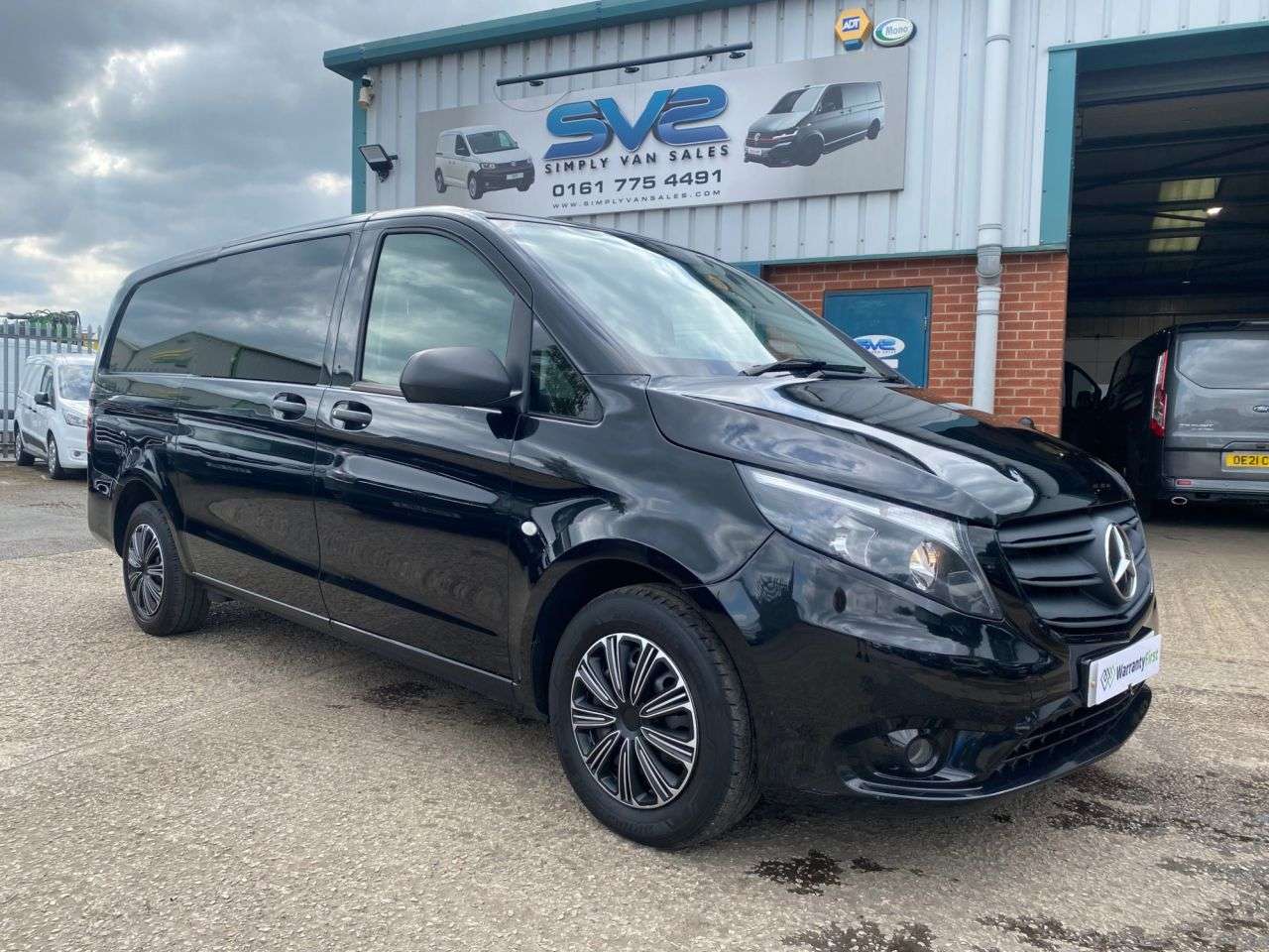 A 2021 MERCEDES-BENZ VITO CREW CAB 5 SEATER VAN 114 2.0 CDI AUTO G-Tronic RWD L2 EURO 6 (LWB) (136bhp A 2021 MERCEDES-BENZ VITO CREW CAB 5 SEATER VAN 114 2.0 CDI AUTO G-Tronic RWD L2 EURO 6 (LWB) (136bhp