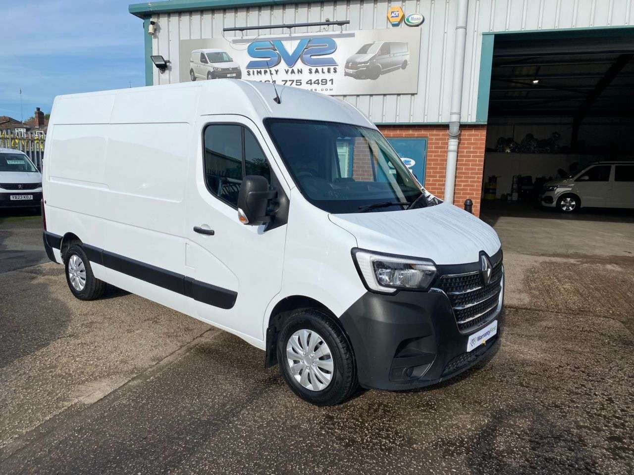 A 2021 RENAULT MASTER 2.3 dCi 35 BUSINESS + FWD MWB Medium Roof Euro 6 135bhp WITH AIR CON A 2021 RENAULT MASTER 2.3 dCi 35 BUSINESS + FWD MWB Medium Roof Euro 6 135bhp WITH AIR CON