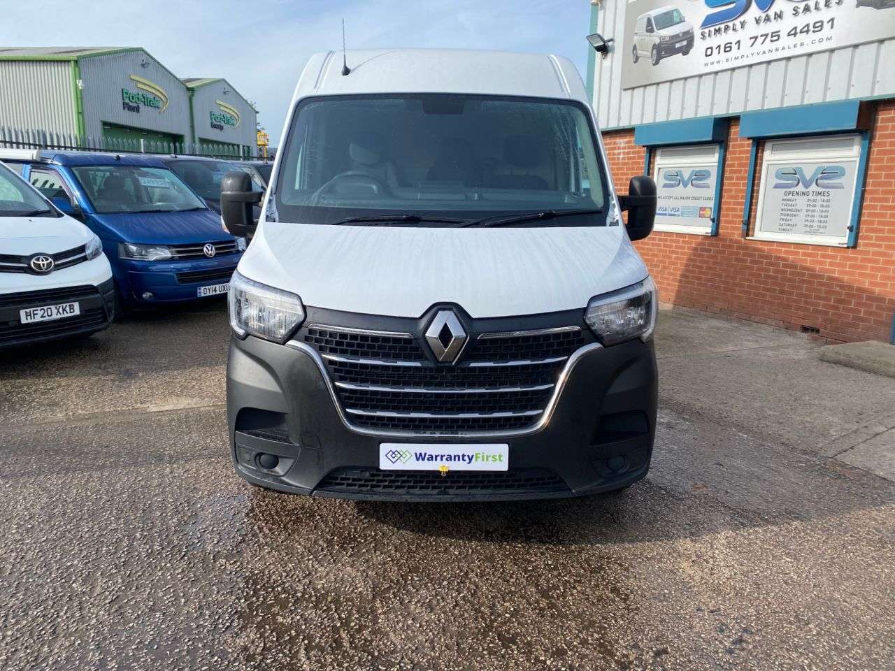 A 2021 RENAULT MASTER 2.3 dCi 35 BUSINESS + FWD MWB Medium Roof Euro 6 135bhp WITH AIR CON A 2021 RENAULT MASTER 2.3 dCi 35 BUSINESS + FWD MWB Medium Roof Euro 6 135bhp WITH AIR CON