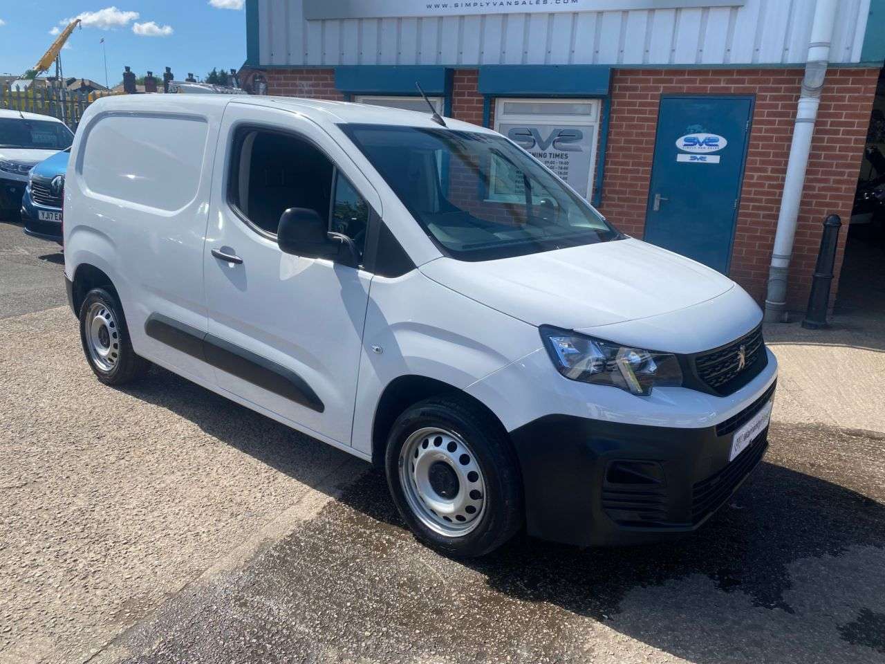 A 2023 PEUGEOT PARTNER 1.5 BlueHDi 1000 PROFESSIONAL PREMIUM PLUS SWB EURO 6, 6 SPEED WITH 3RD FRO A 2023 PEUGEOT PARTNER 1.5 BlueHDi 1000 PROFESSIONAL PREMIUM PLUS SWB EURO 6, 6 SPEED WITH 3RD FRO