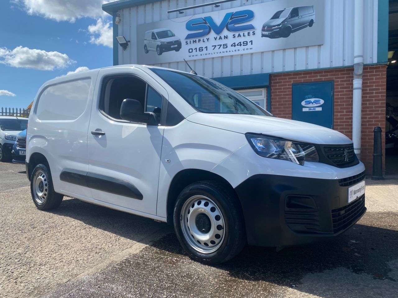 A 2023 PEUGEOT PARTNER 1.5 BlueHDi 1000 PROFESSIONAL PREMIUM PLUS SWB EURO 6, 6 SPEED WITH 3RD FRO A 2023 PEUGEOT PARTNER 1.5 BlueHDi 1000 PROFESSIONAL PREMIUM PLUS SWB EURO 6, 6 SPEED WITH 3RD FRO