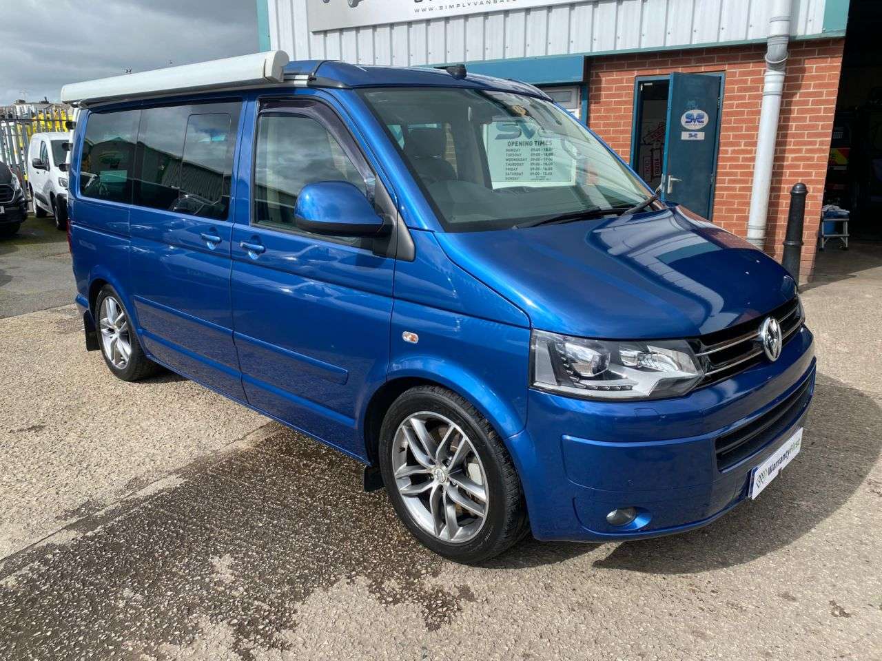 A 2014 VOLKSWAGEN CALIFORNIA 180BHP AUTO FACTORY CAMPER VAN WITH EVERY EXTRA VW DO, 73K FVWSH A 2014 VOLKSWAGEN CALIFORNIA 180BHP AUTO FACTORY CAMPER VAN WITH EVERY EXTRA VW DO, 73K FVWSH