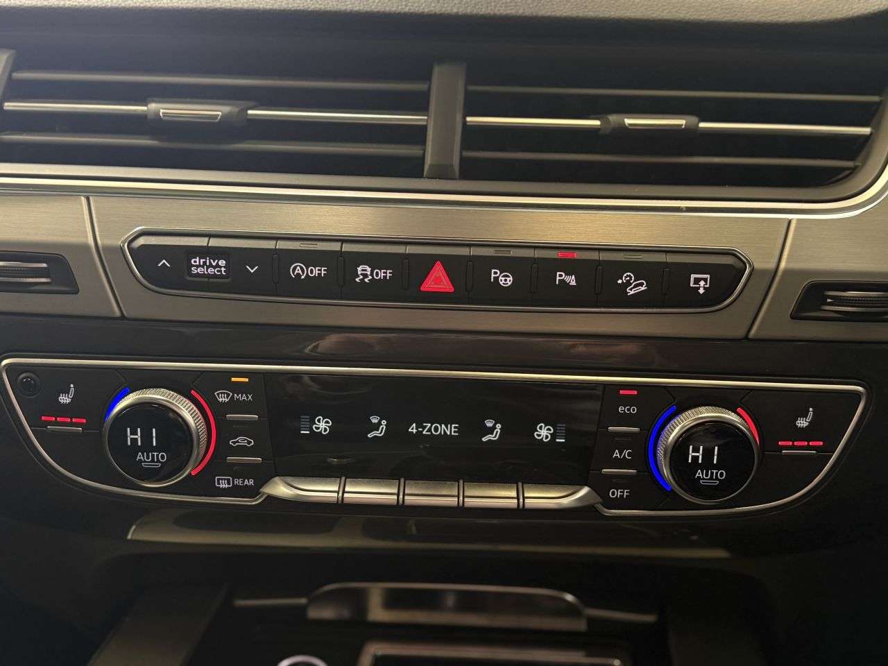 2015 AUDI Q7 2015 AUDI Q7