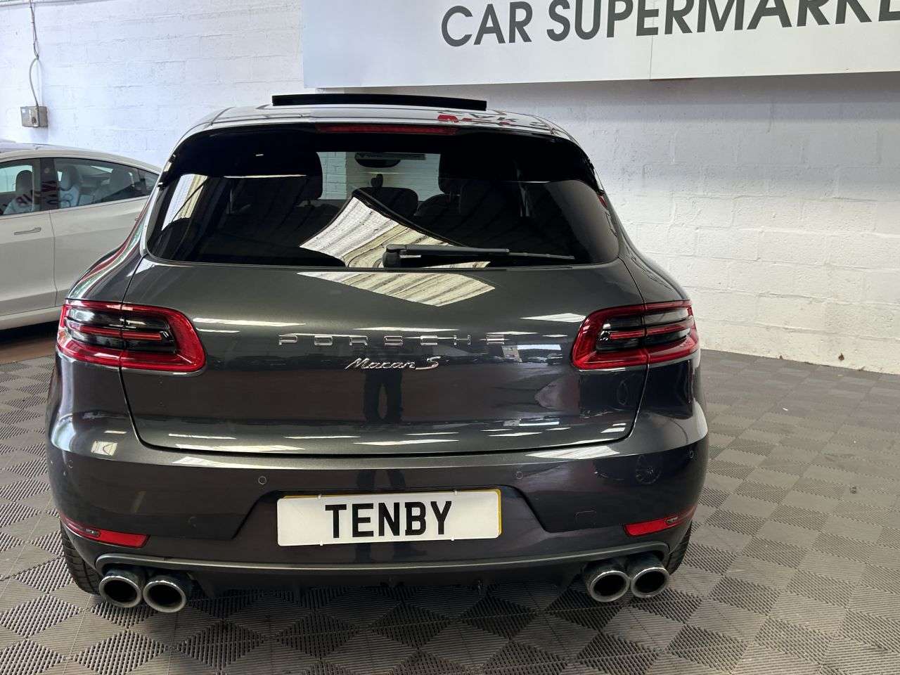 2016 PORSCHE MACAN 2016 PORSCHE MACAN