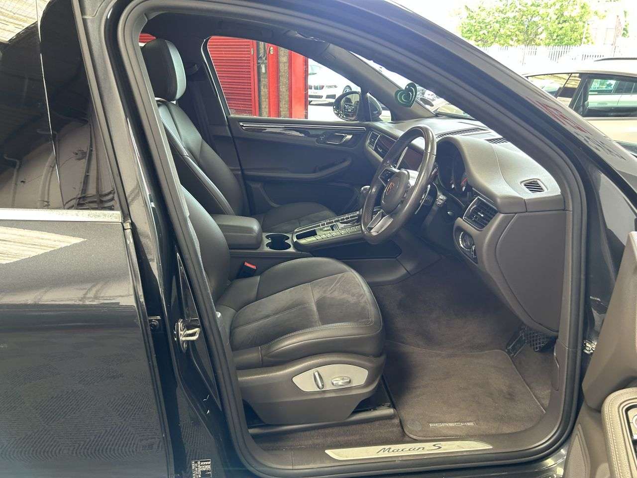 2016 PORSCHE MACAN 2016 PORSCHE MACAN