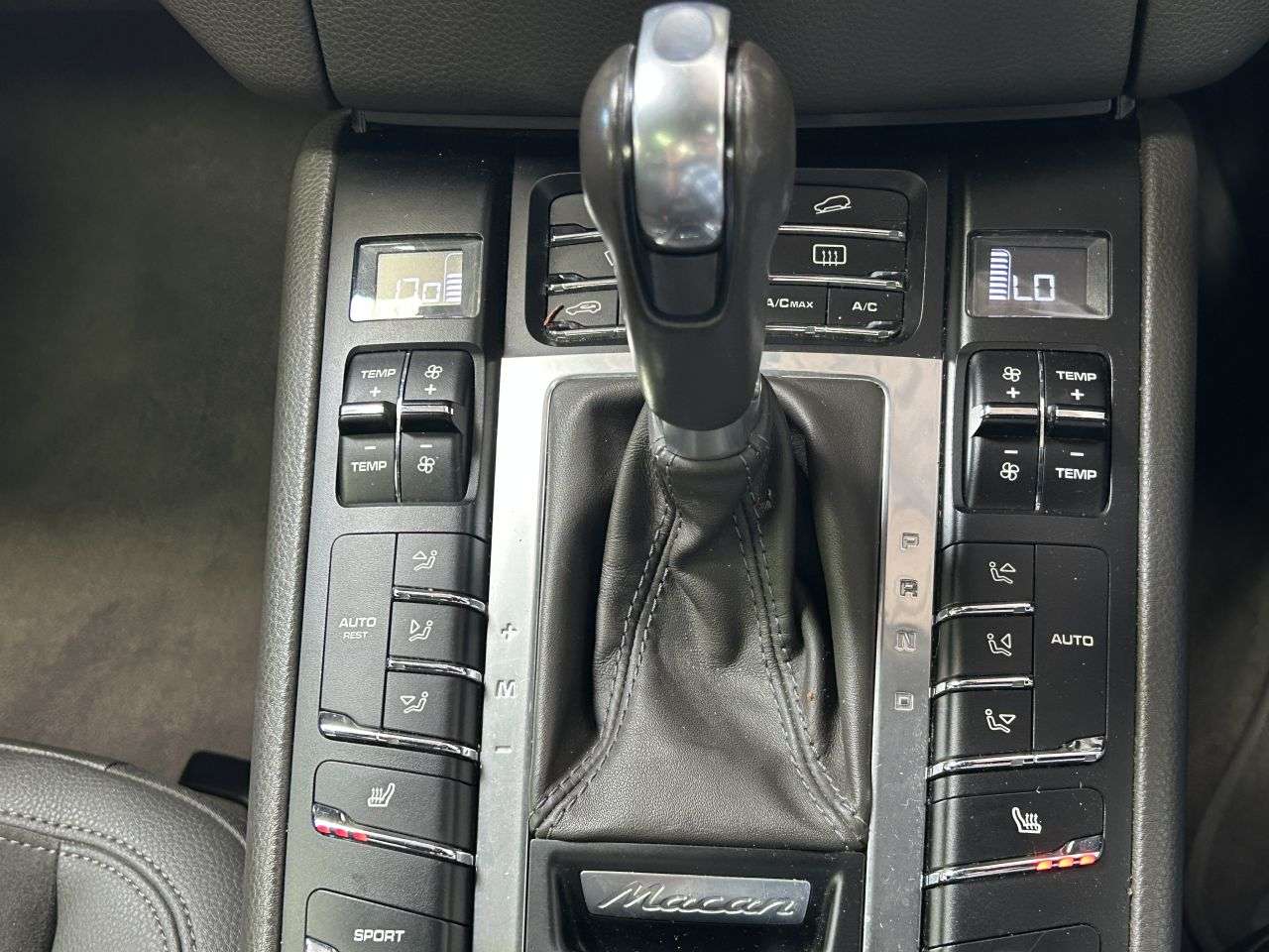 2016 PORSCHE MACAN 2016 PORSCHE MACAN