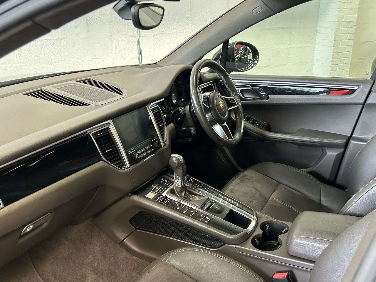 2016 PORSCHE MACAN 2016 PORSCHE MACAN