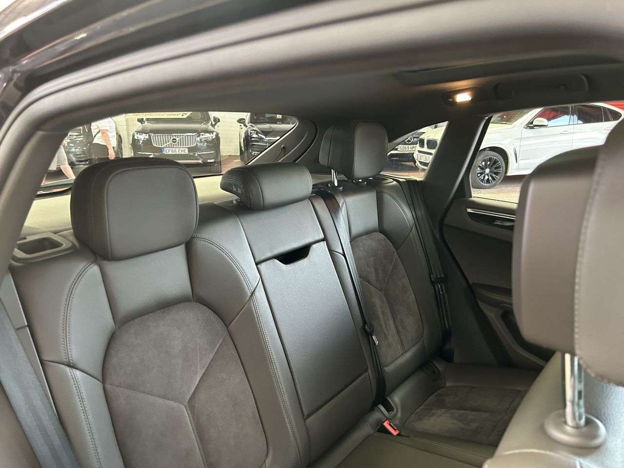 2016 PORSCHE MACAN 2016 PORSCHE MACAN