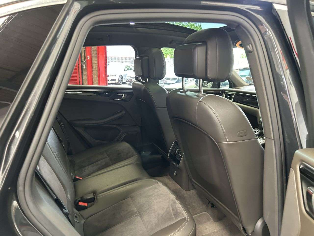 2016 PORSCHE MACAN 2016 PORSCHE MACAN