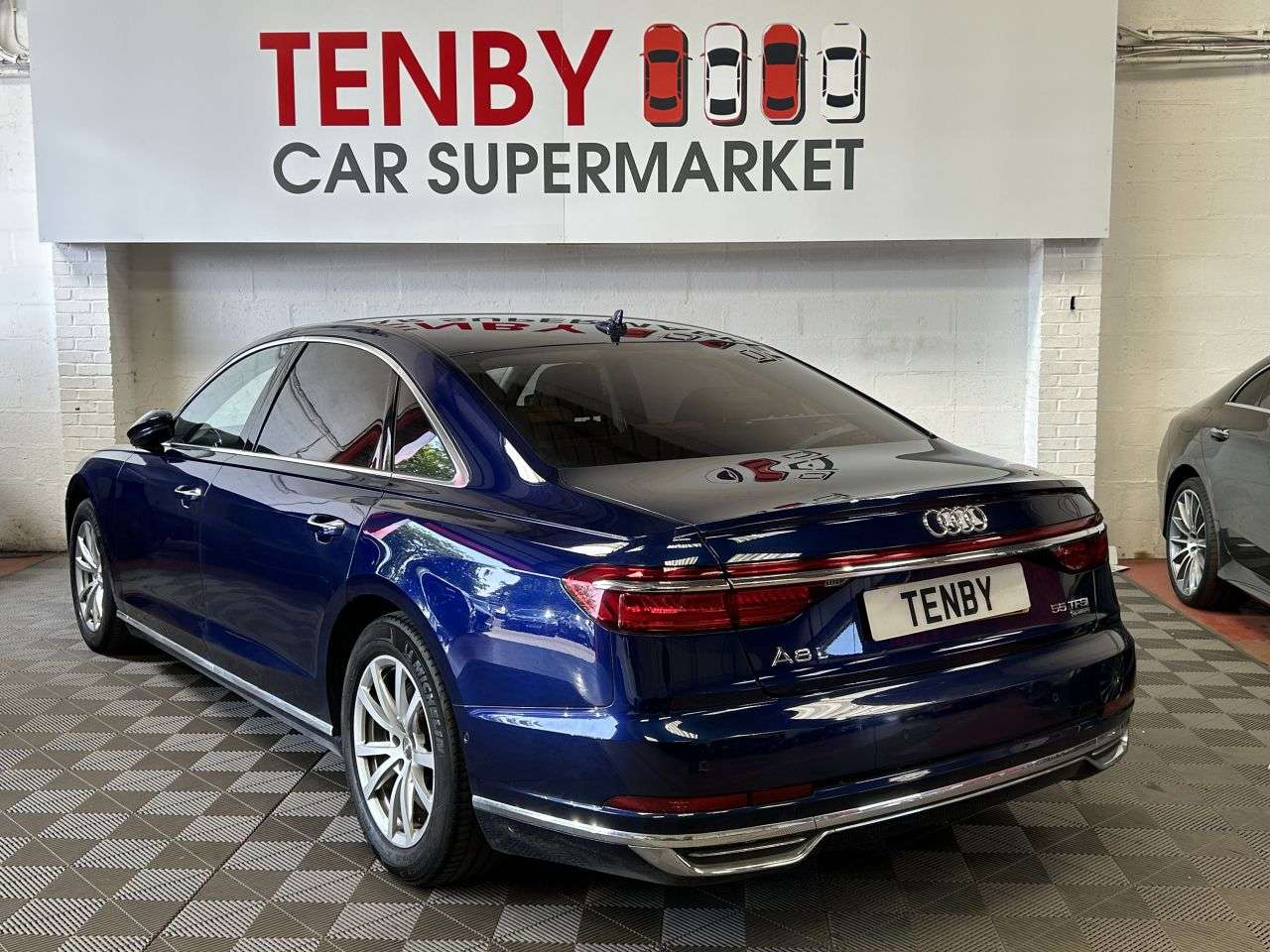 2018 AUDI A8 2018 AUDI A8