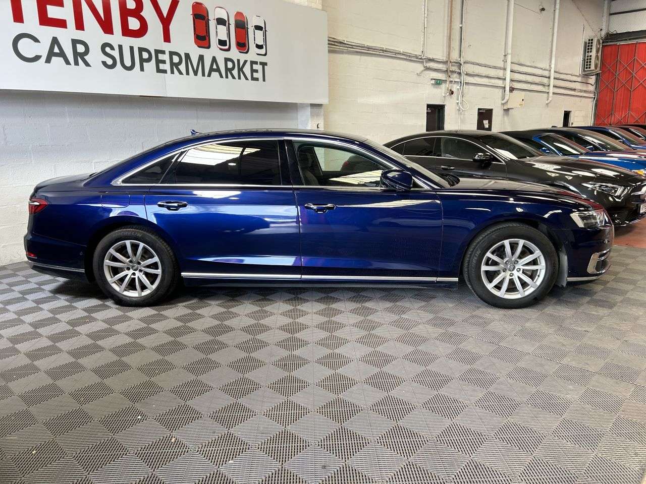 2018 AUDI A8 2018 AUDI A8