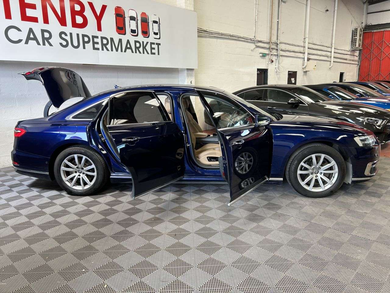 2018 AUDI A8 2018 AUDI A8