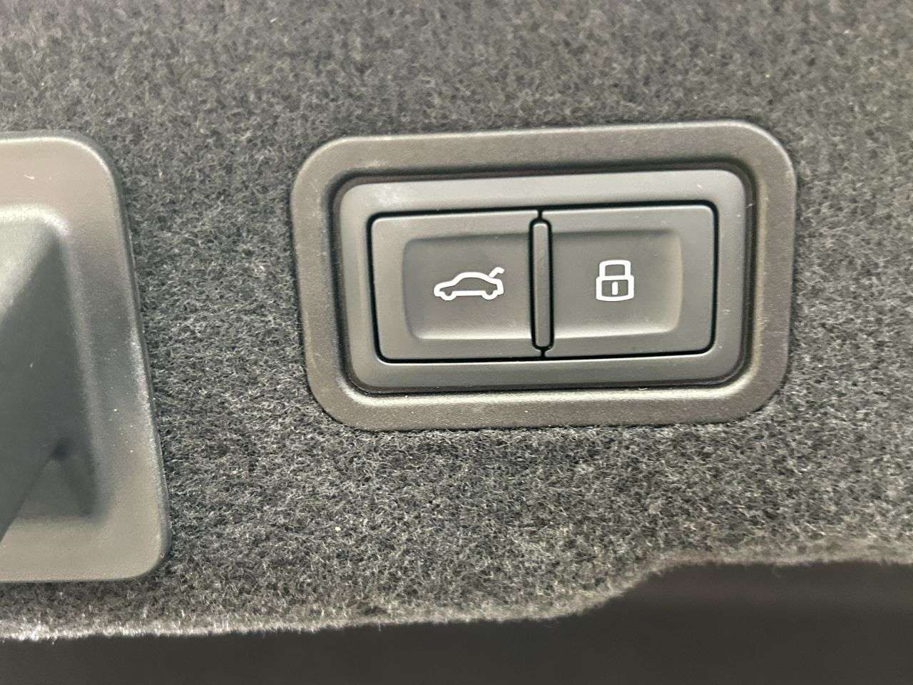 2018 AUDI A8 2018 AUDI A8