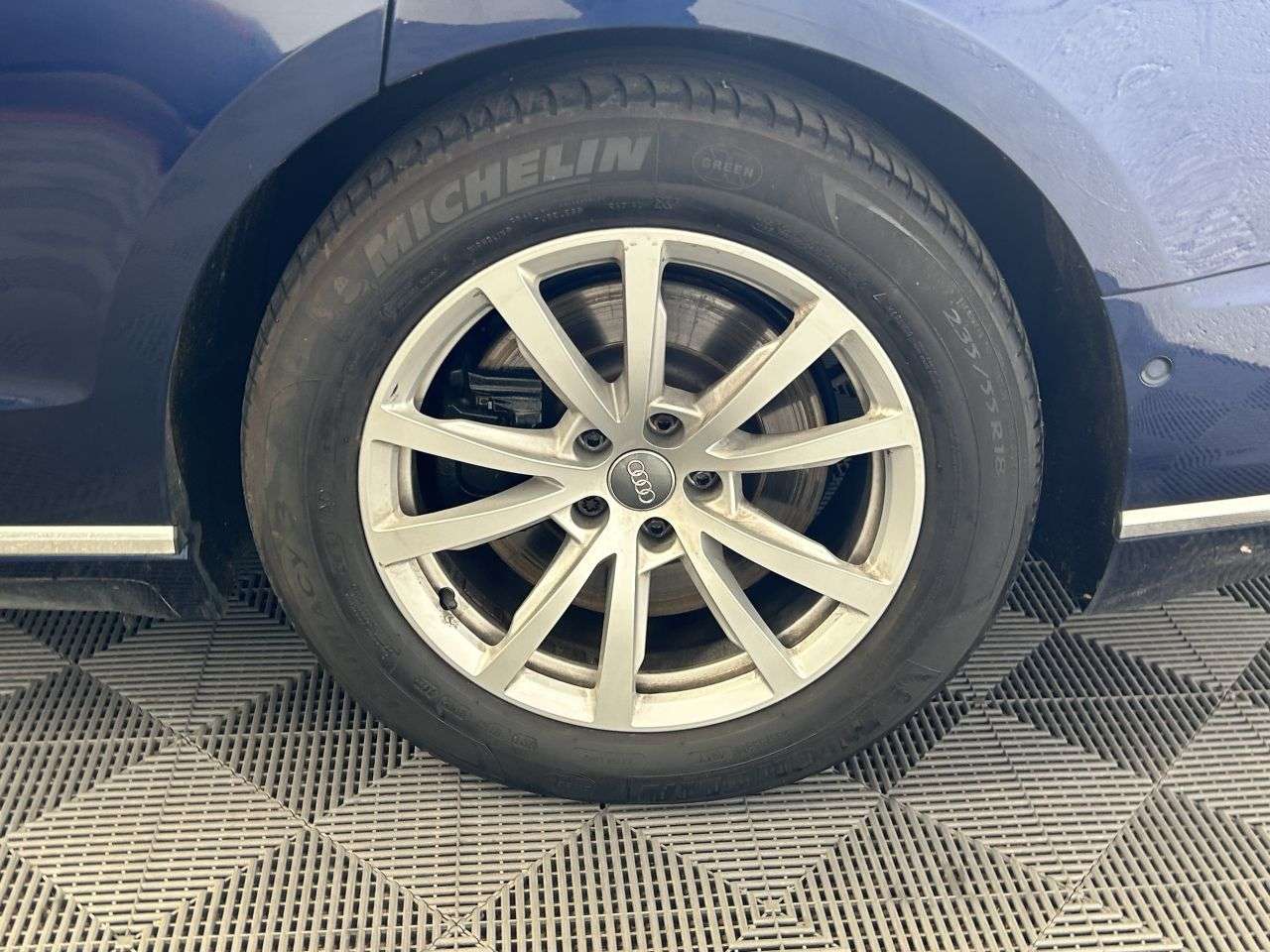 2018 AUDI A8 2018 AUDI A8