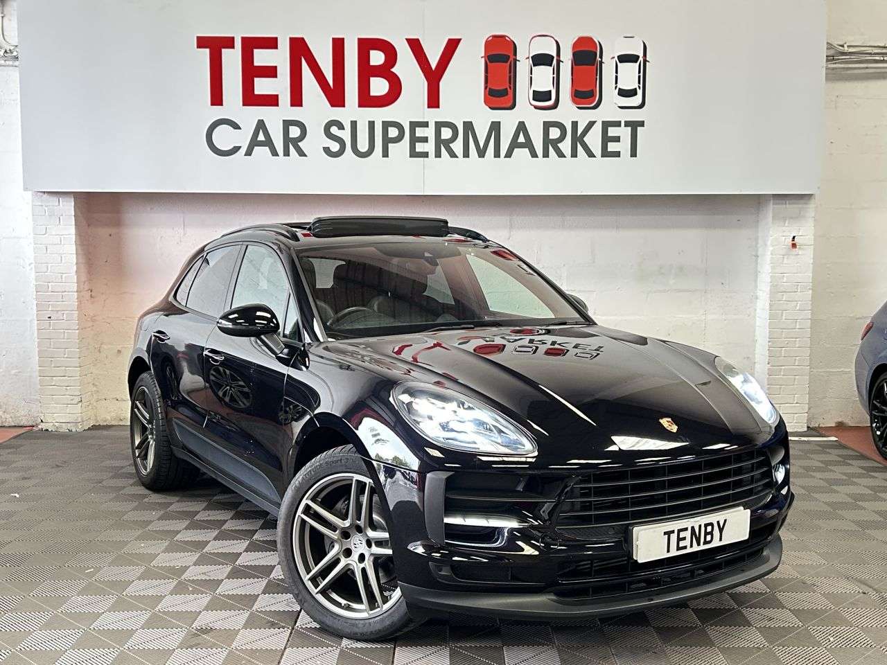 A 2019 PORSCHE MACAN 2.0T SUV 5dr Petrol PDK 4WD Euro 6 (s/s) (245 ps) A 2019 PORSCHE MACAN 2.0T SUV 5dr Petrol PDK 4WD Euro 6 (s/s) (245 ps)