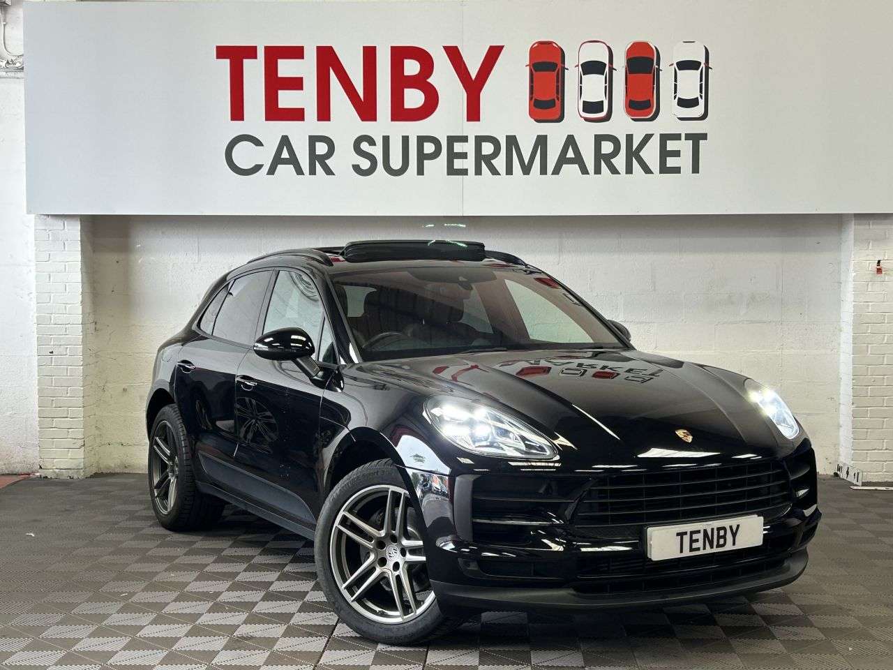 A 2019 PORSCHE MACAN 2.0T SUV 5dr Petrol PDK 4WD Euro 6 (s/s) (245 ps) A 2019 PORSCHE MACAN 2.0T SUV 5dr Petrol PDK 4WD Euro 6 (s/s) (245 ps)