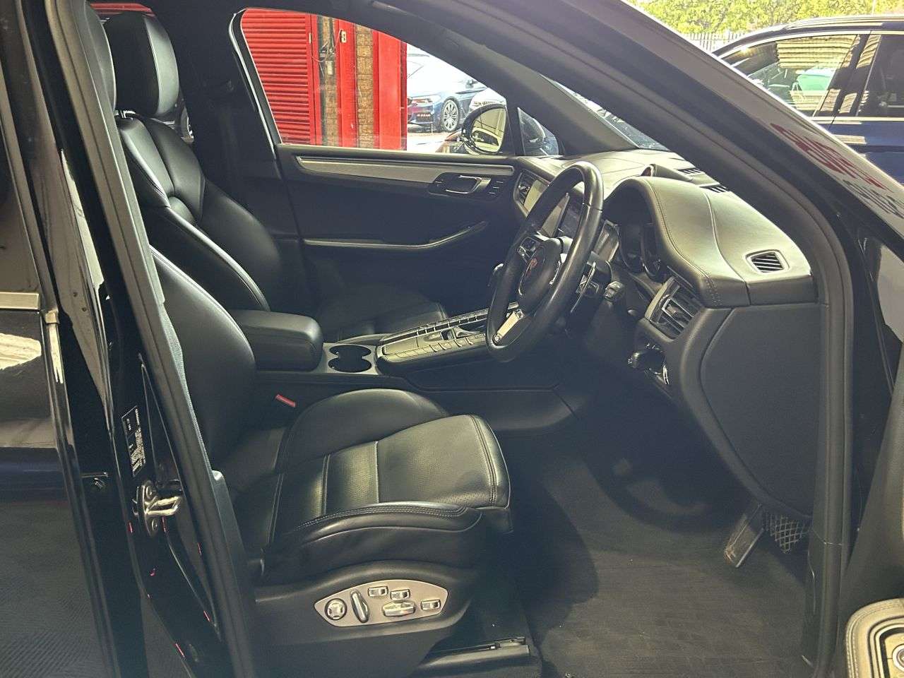 2019 PORSCHE MACAN 2019 PORSCHE MACAN