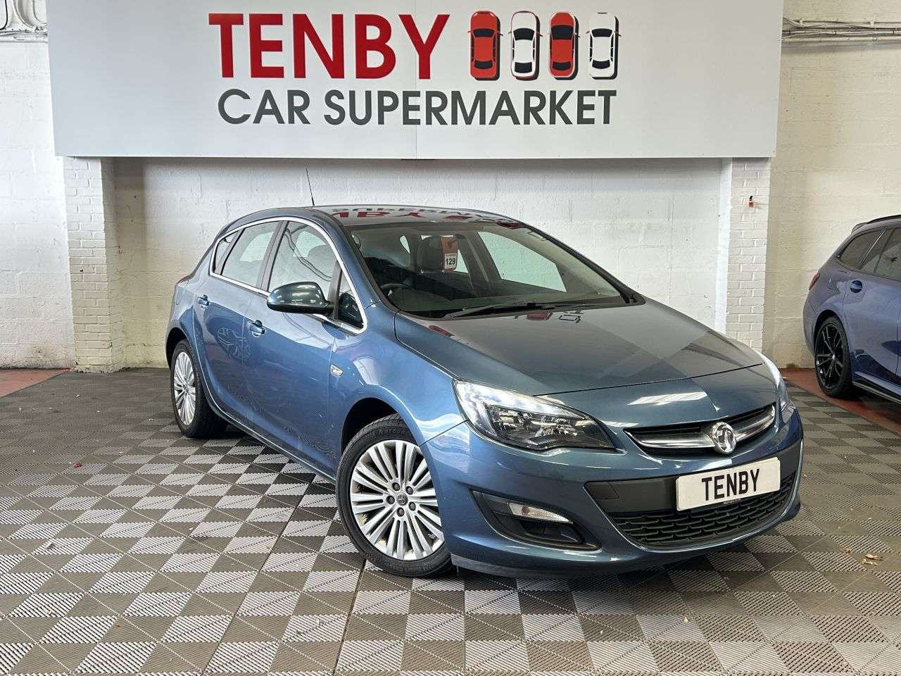 A 2015 VAUXHALL ASTRA 1.4i Excite Hatchback 5dr Petrol Manual Euro 6 (100 ps) A 2015 VAUXHALL ASTRA 1.4i Excite Hatchback 5dr Petrol Manual Euro 6 (100 ps)