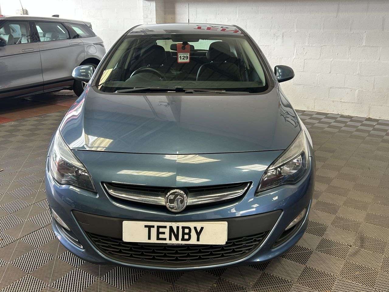 A 2015 VAUXHALL ASTRA 1.4i Excite Hatchback 5dr Petrol Manual Euro 6 (100 ps) A 2015 VAUXHALL ASTRA 1.4i Excite Hatchback 5dr Petrol Manual Euro 6 (100 ps)