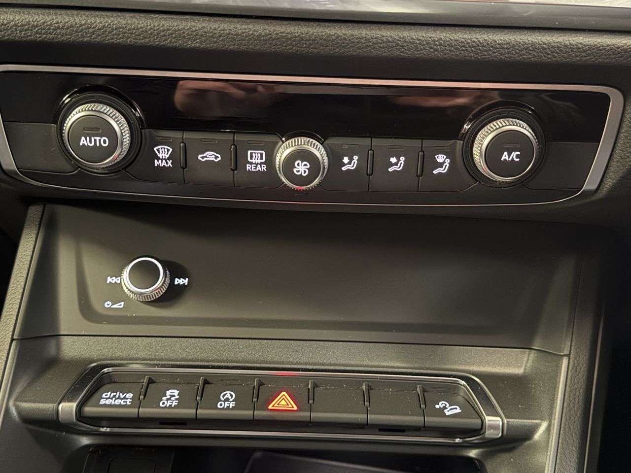 2019 AUDI Q3 2019 AUDI Q3