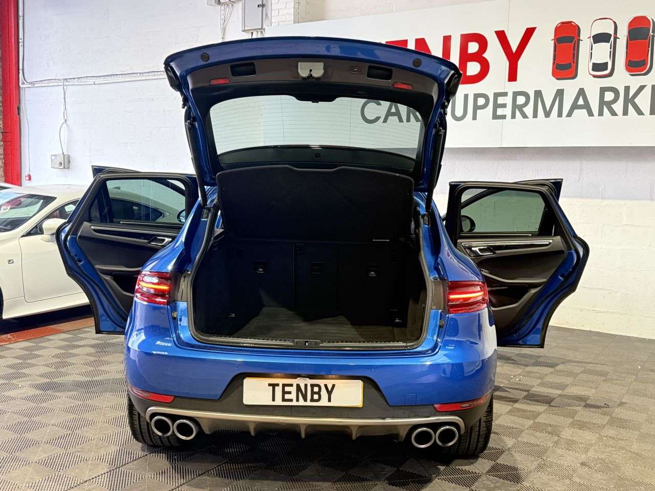 2016 PORSCHE MACAN 2016 PORSCHE MACAN