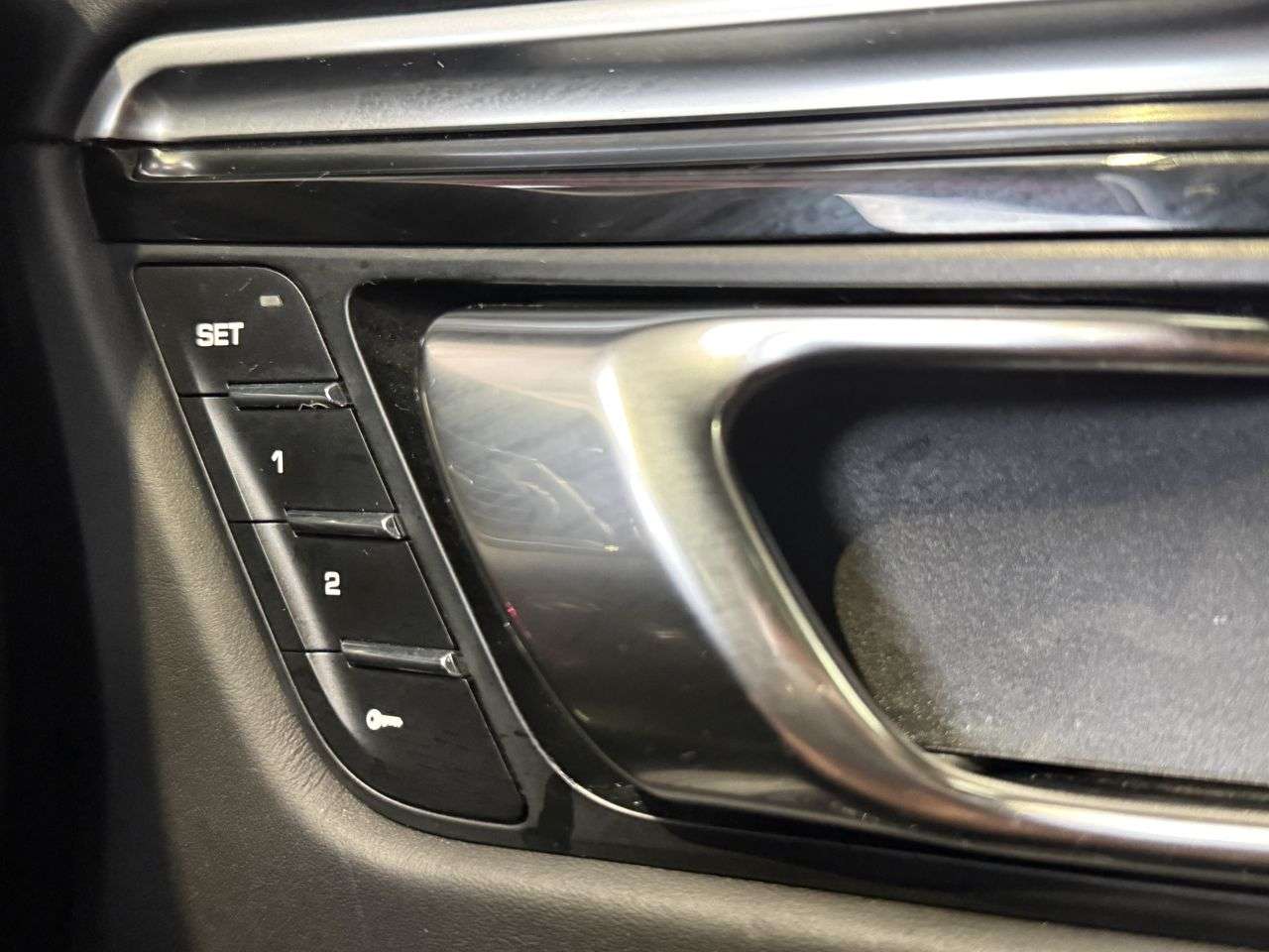 2016 PORSCHE MACAN 2016 PORSCHE MACAN