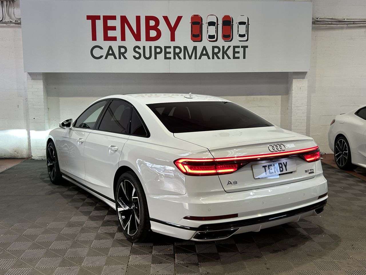 2021 AUDI A8 2021 AUDI A8