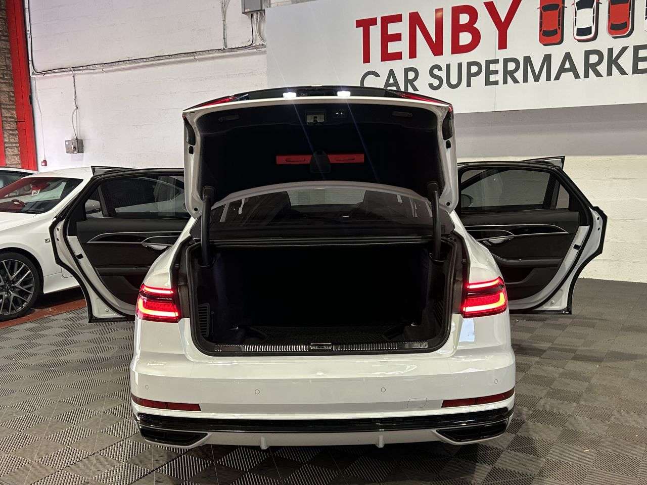 2021 AUDI A8 2021 AUDI A8