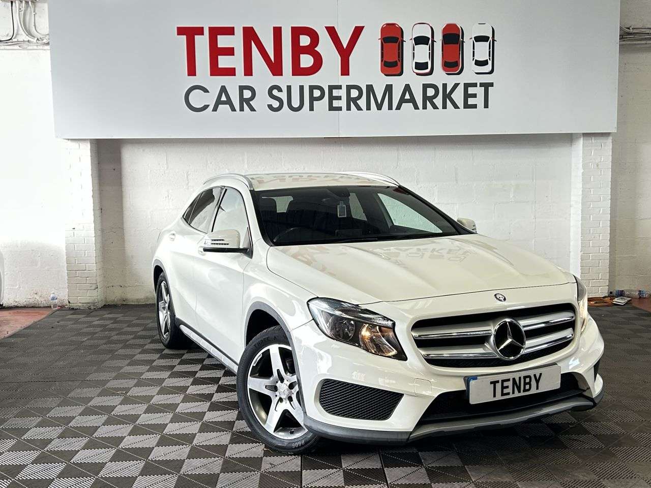 A 2015 MERCEDES-BENZ GLA 2.1 GLA200 CDI AMG Line SUV 5dr Diesel 7G-DCT Euro 6 (s/s) (136 ps) A 2015 MERCEDES-BENZ GLA 2.1 GLA200 CDI AMG Line SUV 5dr Diesel 7G-DCT Euro 6 (s/s) (136 ps)