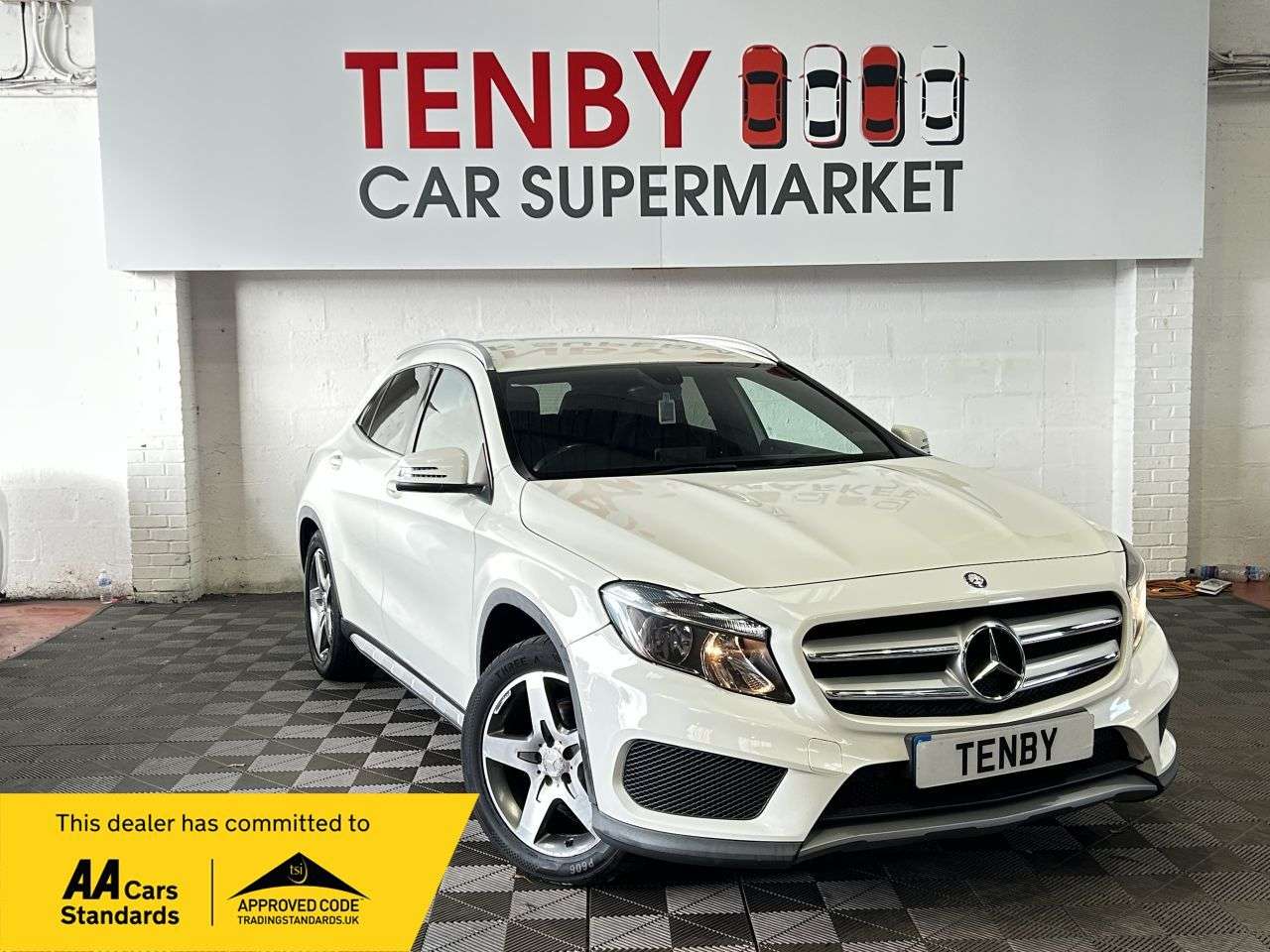 A 2015 MERCEDES-BENZ GLA 2.1 GLA200 CDI AMG Line SUV 5dr Diesel 7G-DCT Euro 6 (s/s) (136 ps) A 2015 MERCEDES-BENZ GLA 2.1 GLA200 CDI AMG Line SUV 5dr Diesel 7G-DCT Euro 6 (s/s) (136 ps)