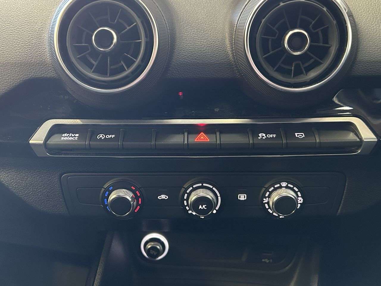 2019 AUDI Q2 2019 AUDI Q2