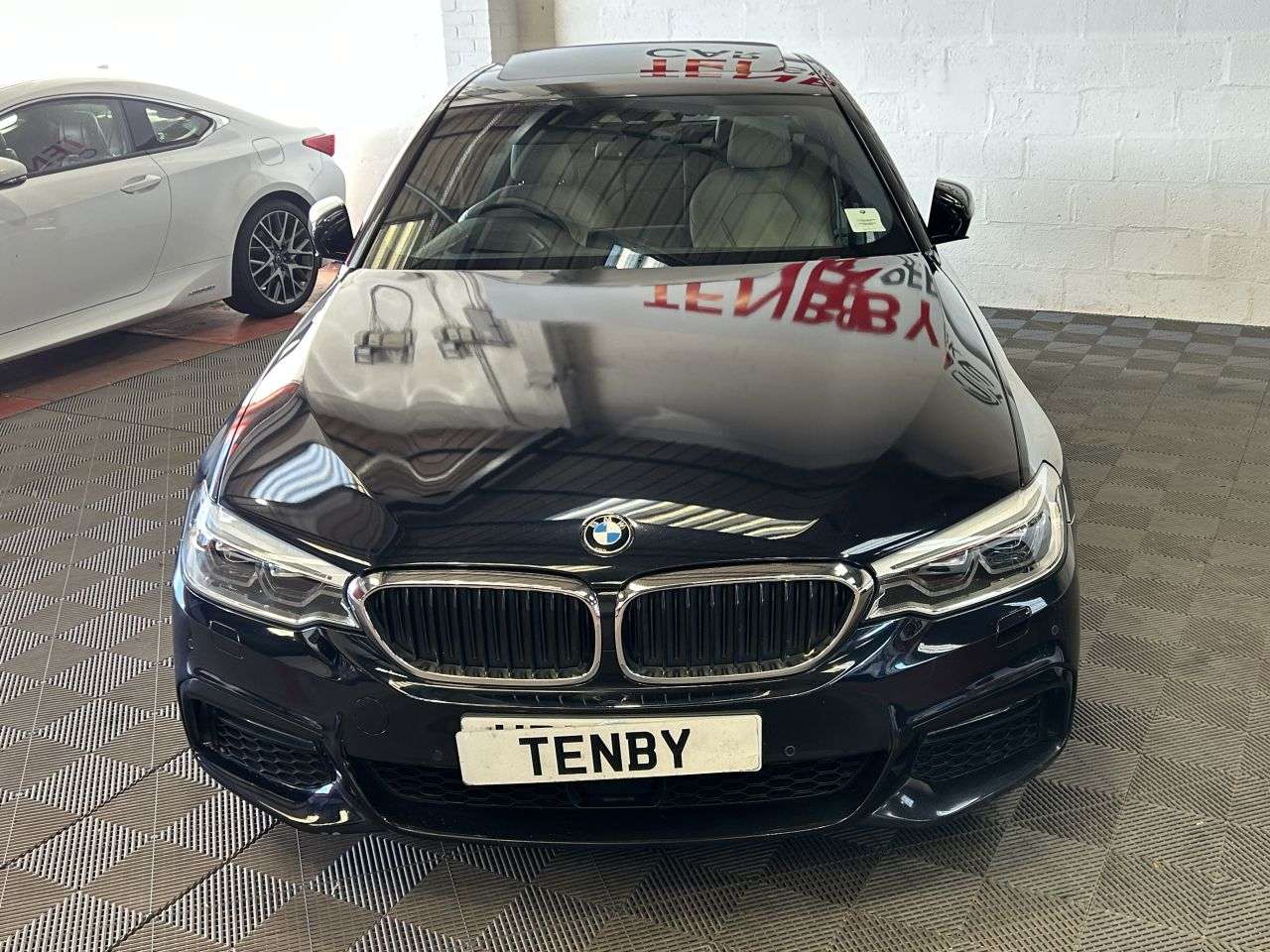 A 2017 BMW 5 SERIES 3.0 530d M Sport Saloon 4dr Diesel Auto Euro 6 (s/s) (265 ps) DRIVING ASSIS A 2017 BMW 5 SERIES 3.0 530d M Sport Saloon 4dr Diesel Auto Euro 6 (s/s) (265 ps) DRIVING ASSIS