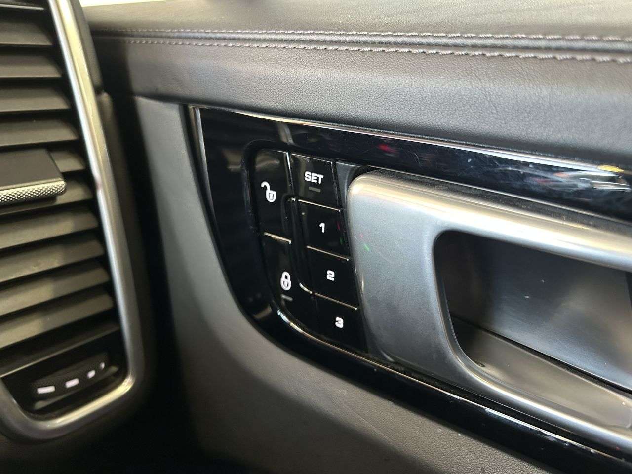 2018 PORSCHE CAYENNE 2018 PORSCHE CAYENNE