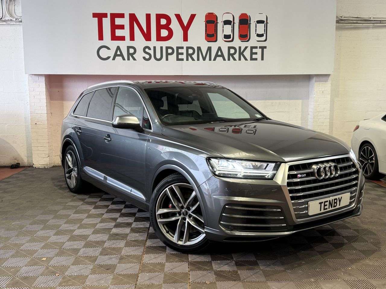 A 2017 AUDI SQ7 4.0 TDI V8 SUV 5dr Diesel Tiptronic quattro Euro 6 (s/s) (435 ps) 20"ALLOYS A 2017 AUDI SQ7 4.0 TDI V8 SUV 5dr Diesel Tiptronic quattro Euro 6 (s/s) (435 ps) 20"ALLOYS