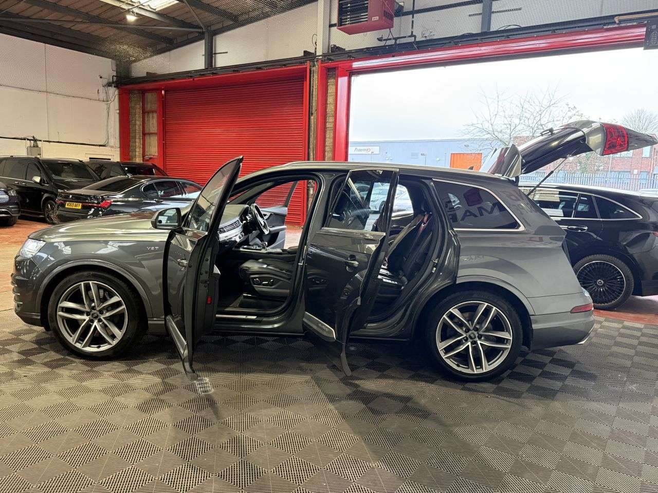 2017 AUDI SQ7 2017 AUDI SQ7