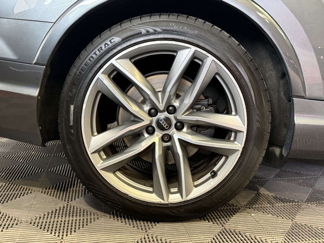 2017 AUDI SQ7 2017 AUDI SQ7