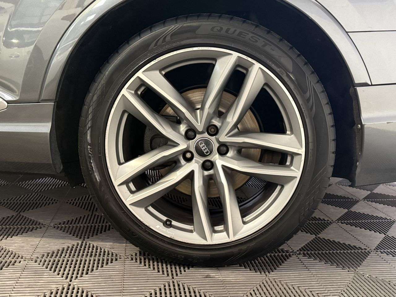 2017 AUDI SQ7 2017 AUDI SQ7