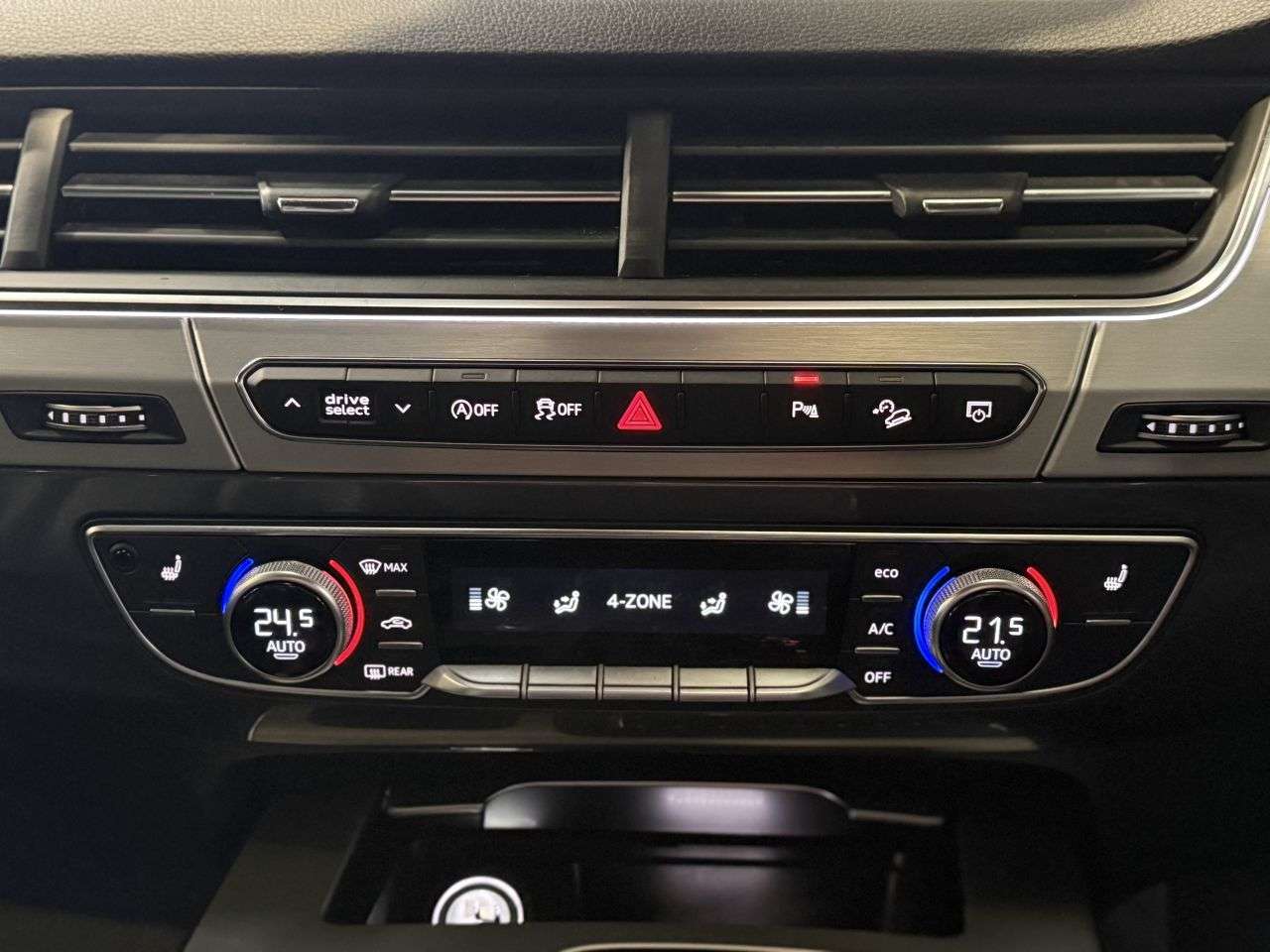 2017 AUDI SQ7 2017 AUDI SQ7