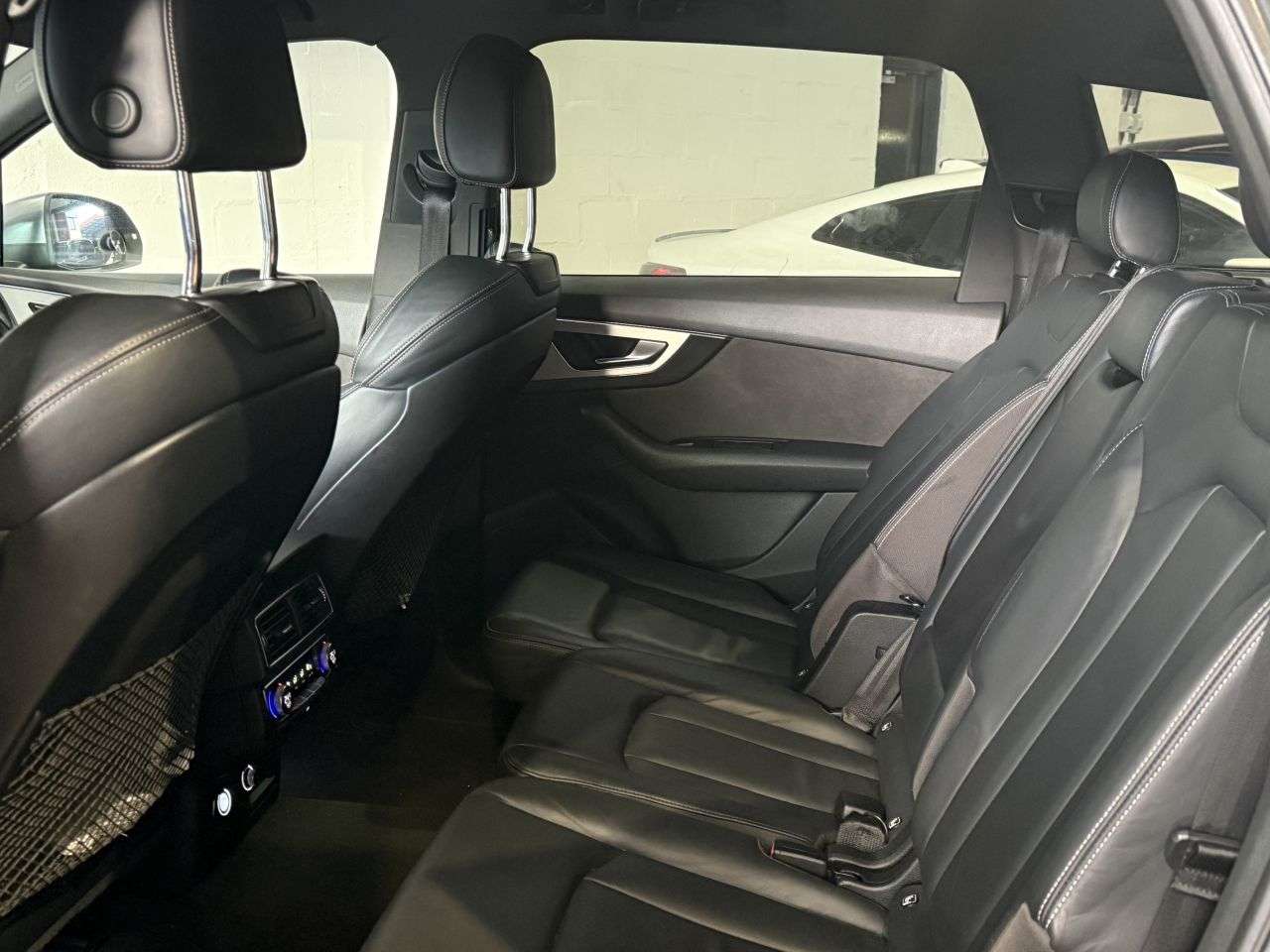 2017 AUDI SQ7 2017 AUDI SQ7