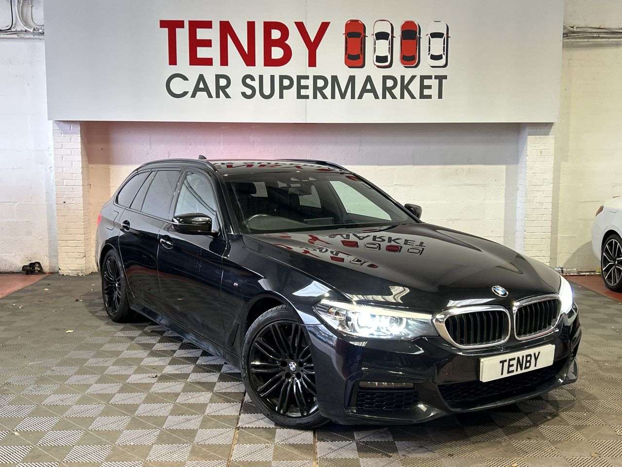 A 2019 BMW 5 SERIES 2.0 520d M Sport Touring 5dr Diesel Auto xDrive Euro 6 (s/s) (190 ps) REV C A 2019 BMW 5 SERIES 2.0 520d M Sport Touring 5dr Diesel Auto xDrive Euro 6 (s/s) (190 ps) REV C