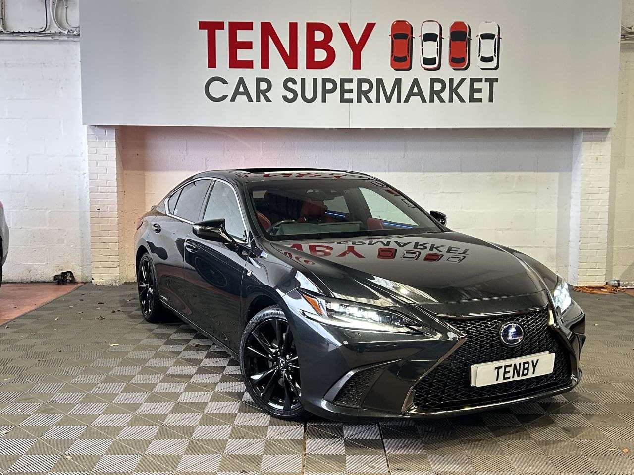 A 2022 LEXUS ES 2.5 300h F Sport Saloon 4dr Petrol Hybrid E-CVT Euro 6 (s/s) (218 ps) FHTD A 2022 LEXUS ES 2.5 300h F Sport Saloon 4dr Petrol Hybrid E-CVT Euro 6 (s/s) (218 ps) FHTD