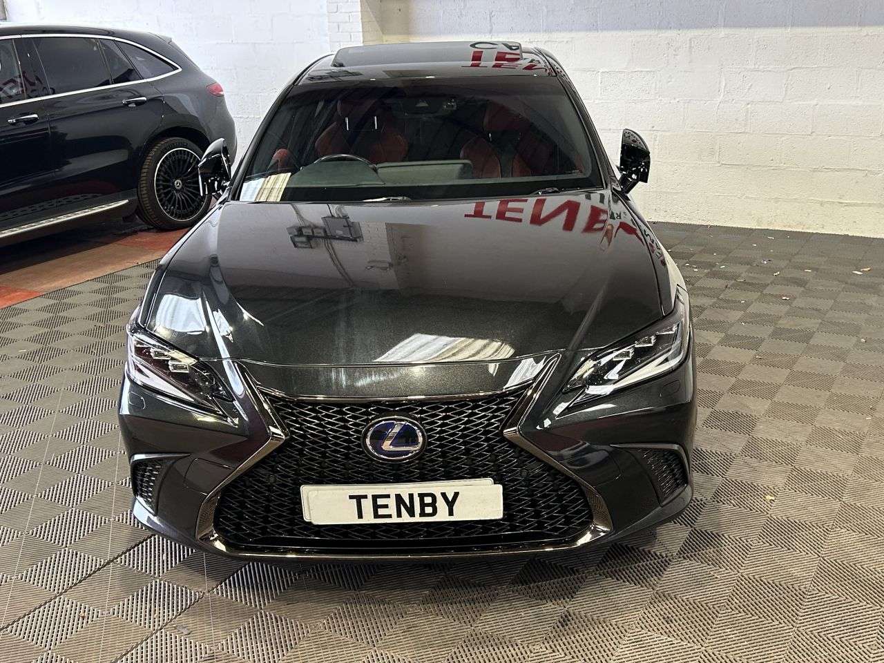 A 2022 LEXUS ES 2.5 300h F Sport Saloon 4dr Petrol Hybrid E-CVT Euro 6 (s/s) (218 ps) FHTD A 2022 LEXUS ES 2.5 300h F Sport Saloon 4dr Petrol Hybrid E-CVT Euro 6 (s/s) (218 ps) FHTD