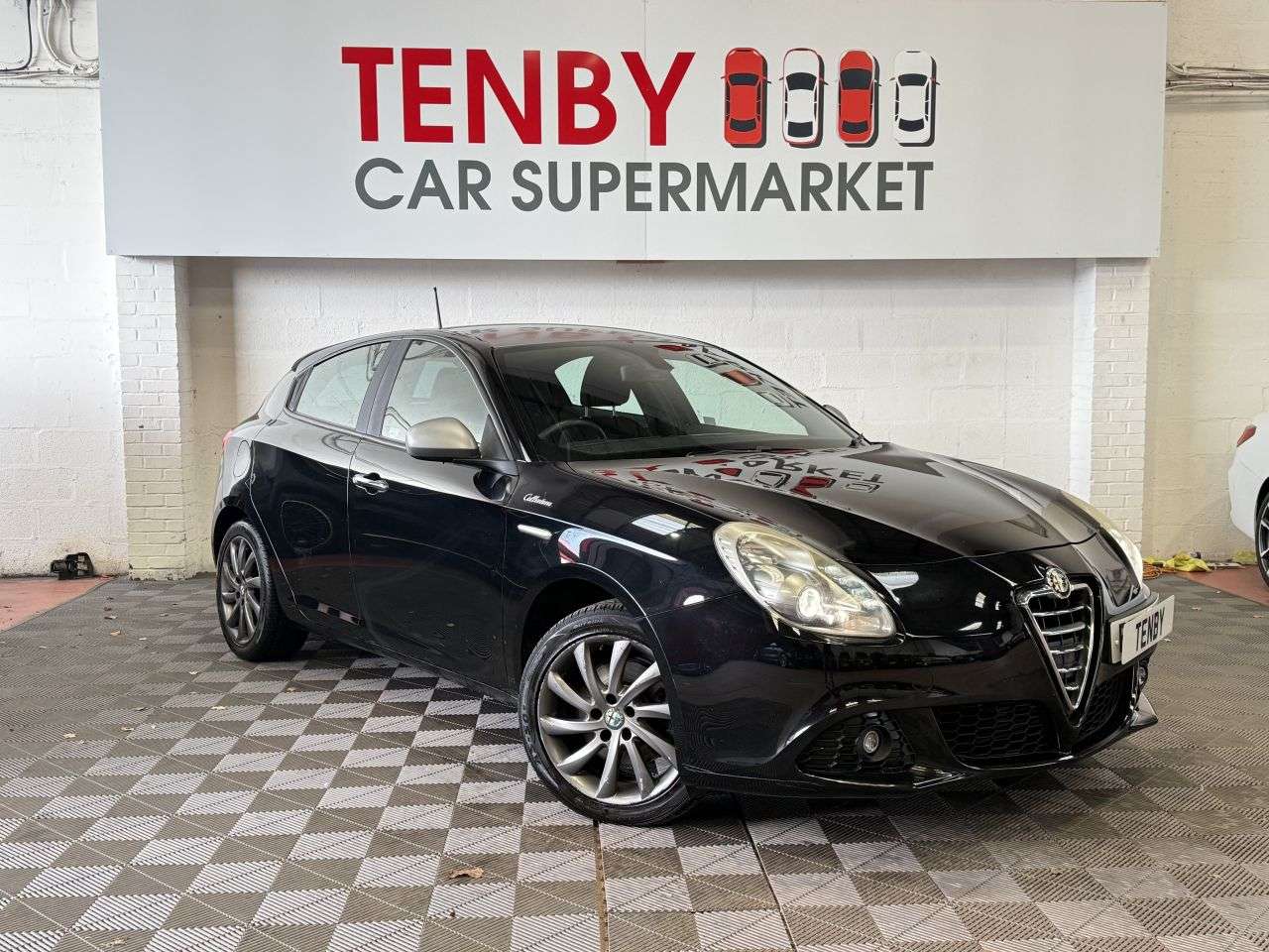A 2013 ALFA ROMEO GIULIETTA 1.4 TB MultiAir Collezione Hatchback 5dr Petrol Manual Euro 5 (s/s) (170 bh A 2013 ALFA ROMEO GIULIETTA 1.4 TB MultiAir Collezione Hatchback 5dr Petrol Manual Euro 5 (s/s) (170 bh