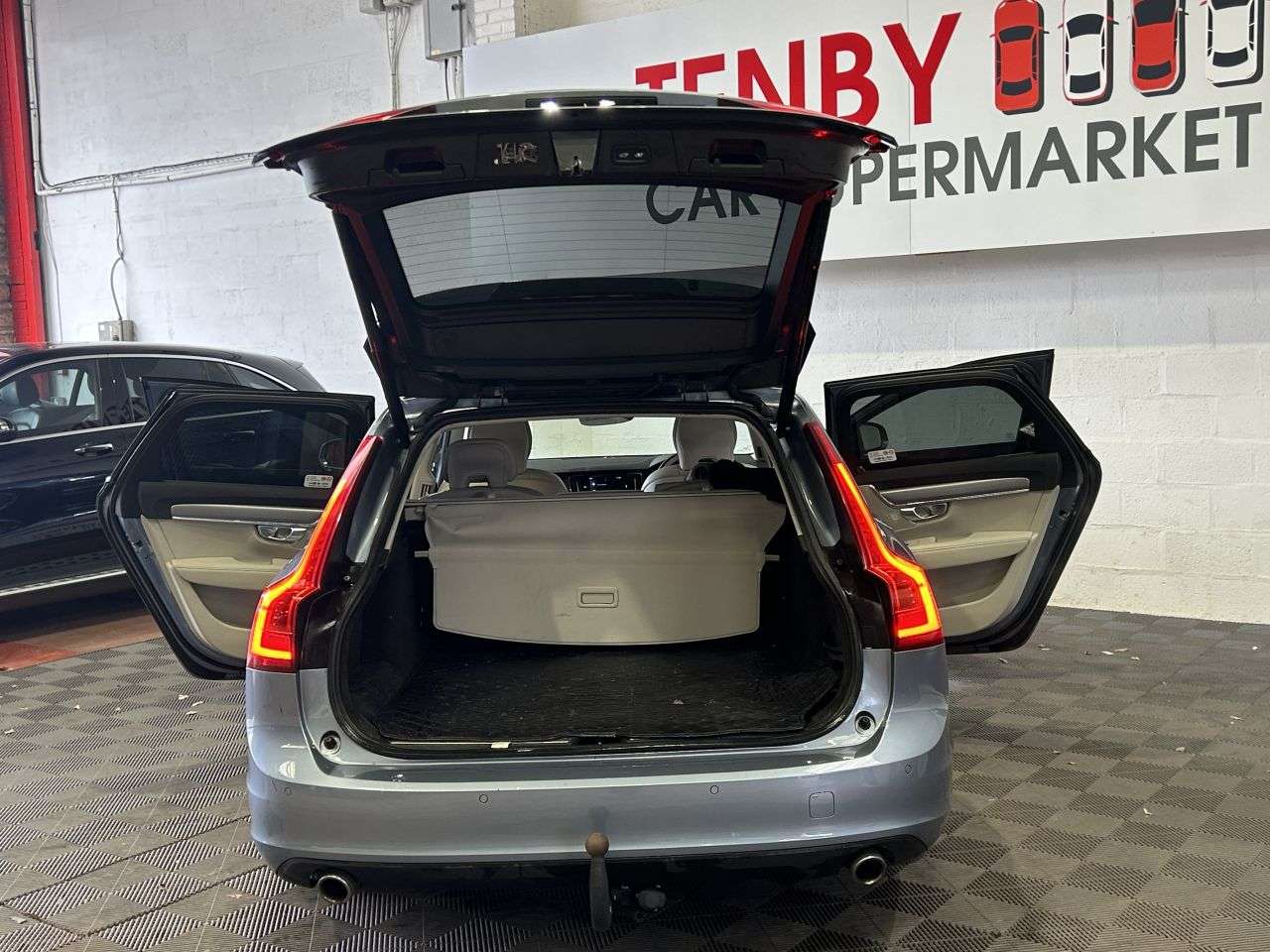 2019 VOLVO V90 2019 VOLVO V90