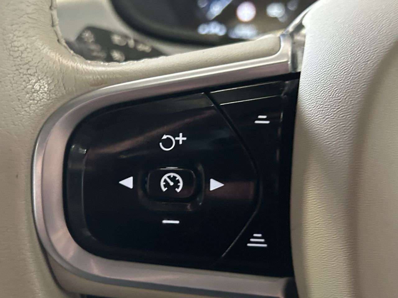 2019 VOLVO V90 2019 VOLVO V90