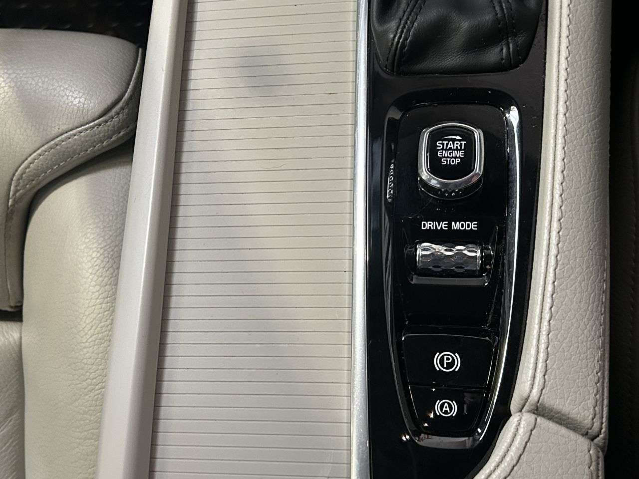 2019 VOLVO V90 2019 VOLVO V90